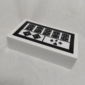 Jeu de dominos moderne en résine noire et blanche avec étui de rangement à motif cartes et dés, élégant décor de table, jeu pour les réunions de famille - Product Image 5