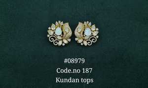ต่างหูแบบติดหู 08979kundan ประดับเพชรซิคอน ต่างหูทองเหลืองชุบทอง รูปดอกไม้ สำหรับงานแต่งงาน งานเลี้ยง และเจ้าสาว - Product Image 2