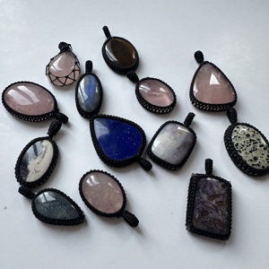 Pendentifs TFH en pierres semi-précieuses, lot de 13 pièces et 233 grammes, pierres polies à la main, pierres aux couleurs vibrantes et cabochons étonnants - Product Image 1