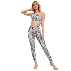 Ensemble de yoga à carreaux 6 pièces de haute qualité pour femmes, vêtements de sport respirants à fermeture éclair, coupe ajustée pour athlètes féminines - Product Image 1