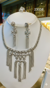 Parure de collier et boucles d'oreilles tendance en alliage de zinc plaqué or de luxe avec motif déesse et pierres de zircon, idéale pour mariage et soirée A-23033 - Product Image 6