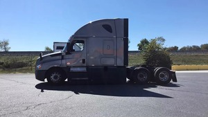 Camión Comercial Pesado con Cabeza Tractora Diésel 6x4 Moderna para Logística en Carretera y Transporte de Mercancías - Product Image 3