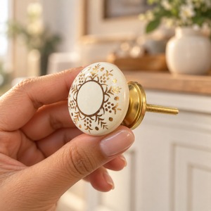 Poignée de meuble décorative SHUBAHM en céramique ivoire avec motif floral doré, bouton rond pour tiroir et armoire - Product Image 3