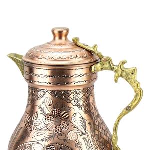 Jarra Decorativa Floral Grabada con Asa de Latón y Acabado Dorado, Perfecta para Regalos, Decoración del Hogar y Eventos Especiales, de la India - Product Image 2