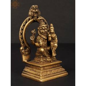 Escultura de latón hecha a mano de 4 pulgadas Lord Narasimha y Goddess Lakshmi para regalar hecha en India - Product Image 4