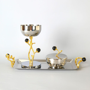 Ensemble d'encensoirs argentés et dorés avec tiges en forme de branche, accents sphériques noirs, pot recouvert et plateau miroir pour parfumer - Product Image 3