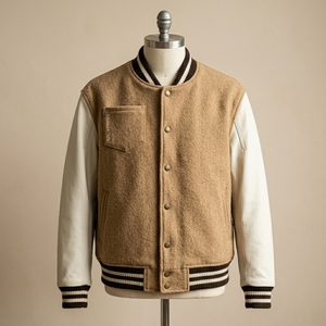 Veste bomber en laine marron pour homme, manches en cuir crème, boutons pression, personnalisable OEM ODM, vente en gros - Product Image 1