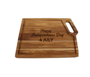 Planche à découper en bois gravée avec la date du 4 juillet, Jour de l'Indépendance, avec poignée, pour barbecue, service en cuisine, décoration de la maison pour les fêtes - Product Image 1