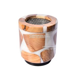 Brûleur d'encens en bois artisanal traditionnel avec filet en métal - Product Image 4