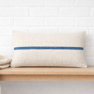 Housse de coussin lombaire tissée à la main bleu et blanc 30 × 50 cm, motif rayé texturé, coussin décoratif pour canapé - Product Image 1