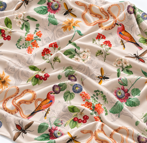 Tela 100% Viscosa con Estampado Floral, Satén Modal Monocromático Color Caléndula, Flores Etéreas, Satén Modal Puro, Satén Caléndula Noir - Product Image 3
