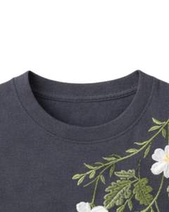 T-shirt Femme Noir Charbon Broderie Florale Coton Doux Col Rond Manches Courtes Décontracté Léger Confortable pour l'Été - Product Image 2