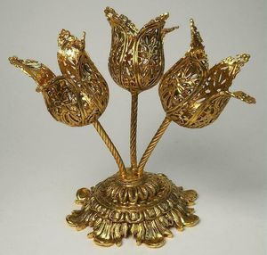 Elegant Antique Lipstick Display Stand Decorative Metal Cosmetic Organizer for <b>Vanity</b> Table and <b>Makeup</b> Storage - Product Image 1