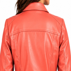 Chaqueta de Cuero para Mujer, Moderna, Ajustada, con Cierre de Cremallera en las Mangas, Logotipo Estampado, Bolsillos Delanteros con Cremallera, Largo Regular, Estilo Otoñal - Product Image 5