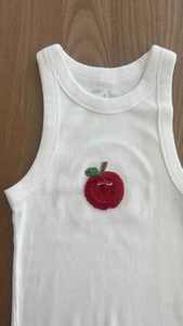 Top sin mangas de algodón acanalado blanco para mujer con bordado de alta calidad de conchas rosas y parche de cuentas de vidrio, ideal para verano y playa. - Product Image 4