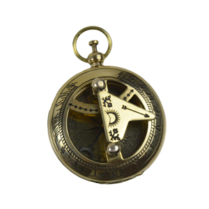 Diseño de modelo antiguo para exteriores con acabado de latón náutico y detalles en latón antiguo. - Product Image 1
