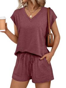 เสื้อคอวีทรงสวยเก๋ สีสันสดใส ดีไซน์ขอบเอวเก๋ๆ ชุดเซ็ตฤดูร้อนสำหรับผู้หญิง ชุดสองชิ้น กางเกงขาสั้น ชุดเซ็ตผู้หญิง - Product Image 2