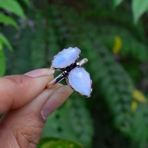 Bague en argent sterling 925 avec deux pierres de lune, sertie clos, cadeau idéal pour fiançailles et anniversaire - Product Image 4