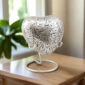 Urnas de corazón de metal Premium de estructura única con superficie duradera y forma simbólica para el Recuerdo espiritual y la paz - Product Image 4