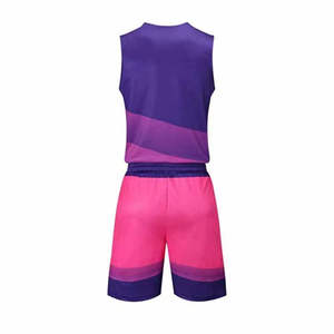 Uniforme de baloncesto personalizado hecho en Pakistán, cómodo y transpirable, de alta calidad, para entrenamiento, en poliéster. - Product Image 2