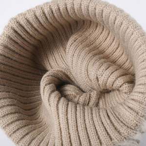 Gorro de lana de punto grueso para otoño/invierno, cálido, con protección para las orejas, estilo urbano asimétrico y distintivo. - Product Image 3