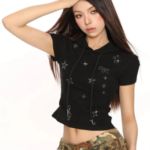 Haut à capuche OEM personnalisé pour femme, à manches courtes, avec poche, motif strass, noir brillant, coupe slim décontractée - Product Image 2