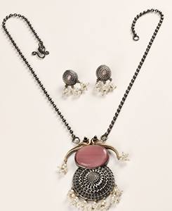 Conjunto de Joyería Vintage de Latón Oxidado con Piedra Rosa y Plata, con Pendientes y Collar con Colgante Tribal Antiguo - Regalo de Boda o Compromiso - Product Image 1