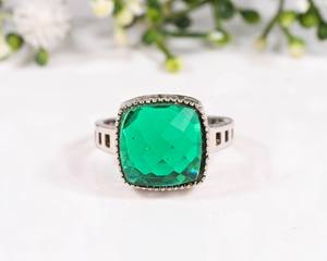 Bague en aventurine verte naturelle en argent sterling 925 – Bague statement en pierres précieuses faite à la main pour femme |   Fournisseur en gros de bijoux en argent - Product Image 1