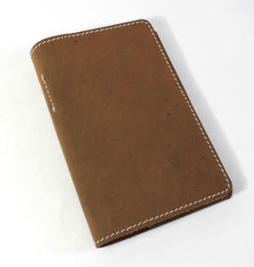 Diario de aspecto vintage con un encantador aroma a cuero y tacto agradable, completamente cosido a mano con hilo encerado resistente, más fuerte que la costura a máquina. - Product Image 2