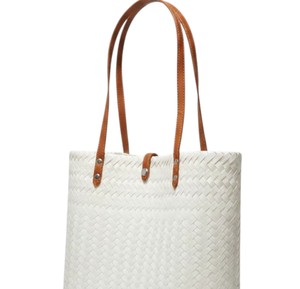 Sac à main en plastique tissé de luxe et sac fait main blanc chic pour femme, idéal pour l'été et la plage - Product Image 2