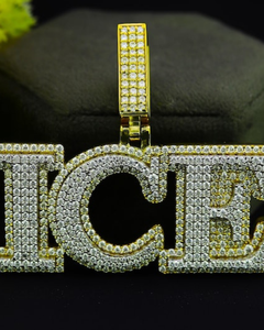 Pendentif Lettre Initiale VVS Moissanite en Argent Sterling 925, Bijou Hip Hop de Luxe Personnalisé, Pendentif Initiale Bicolore Sertie de Pierres - Product Image 1