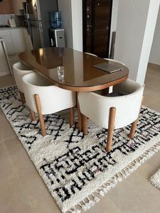 Ensemble de table à manger ovale en bois moderne avec chaises rembourrées crème, design mid-century pour salle à manger à domicile - Product Image 2