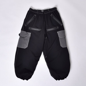 Pantalon de snowboard noir unisexe élégant avec un design cargo gris taille élastique et baggy pour les vêtements de ski d'hiver - Product Image 1