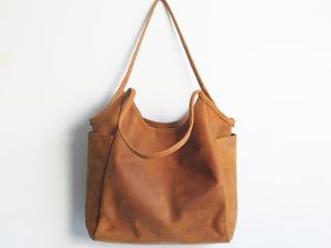 กระเป๋าสะพายไหล่ผู้หญิงหนังแท้สีพื้น ดีไซน์ใหม่ ทำมือ ความจุเยอะ หรูหรา ใช้ได้ทุกฤดู รุ่น LTB-0263 - Product Image 2