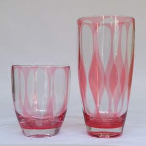 Gobelets en acrylique colorés en forme de ventre - Product Image 2