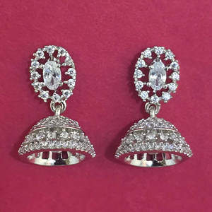 Exportador de Joyería Artificial de Moda en India, Jhumki de Circonia Cúbica con Baño de Rodio 444081 - Product Image 6