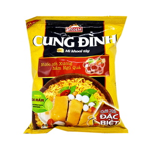 Nouilles instantanées au poulet mijoté Cung Dinh 79g, offrent des nouilles moelleuses dans un riche et savoureux bouillon de poulet mijoté pour un repas réconfortant - Product Image 1