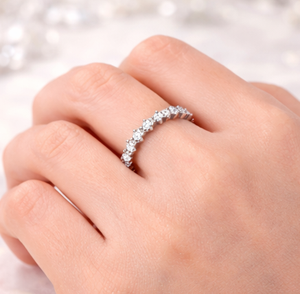 Anillo de compromiso, boda o aniversario de lujo con diamante cultivado en laboratorio RD de oro de 18 quilates, claridad VVS2, color D, corte brillante redondo. - Product Image 3