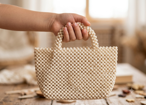 กระเป๋าสะพายไหล่ประดับลูกปัดสวยงาม ผลิตด้วยมืออย่างประณีต ผสานงานฝีมือดั้งเดิมเข้ากับเทรนด์แฟชั่นสมัยใหม่ ทำให้ทุกคอลเลกชันโดดเด่น - Product Image 3
