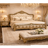 Lit de luxe moderne de taille standard en teck sculpté d'inspiration baroque, réglable en hauteur, avec 2 tiroirs et finition feuille d'or pour chambre à coucher