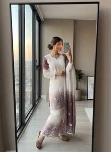 Salwar Kameez traditionnel blanc et violet brodé en coton pour femme, coupe ample, longueur au sol, tenue décontractée, style Inde Pakistan - Product Image 2
