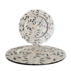Assiette de présentation artisanale en coquillage, finition nacrée ivoire-doré, élégance côtière de luxe pour toute réception de mariage ou restaurant - Product Image 6