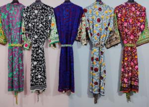 Robe kimono Phulkari patchwork, robe kimono unisexe faite à la main avec des couleurs mélangées - Product Image 2