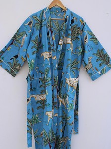 Kimono azul con estampado tropical para mujer, ropa de playa con diseño de pájaros y hojas, estilo envolvente de manga larga - Product Image 3
