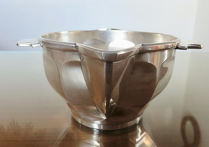 Salsera Clásica de Metal Pulido con Dos Asas, Tazón Festoneado y Boquilla para Servir, Accesorios de Comedor para el Hogar, Molde de Acero Inoxidable - Product Image 4