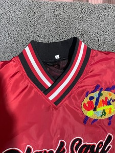 Chaqueta Cortavientos Roja de Nailon con Cuello en V para Hombre, Ligera, Estilo Urbano, con Logotipo Personalizado, Sudadera con Forro de Malla - Product Image 3