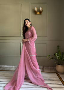 NUEVO TRAJE FARSHI SALWAR ESPECIAL DE TELA DE SEDA CRUNCHY CON TRABAJO SIROSKI EN LA PARTE SUPERIOR Y CONJUNTO DUPPTA LISTO PARA USAR PARA FIESTAS ESTILO MODERNO - Product Image 4