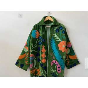 Kimono Bohemio Bordado a Mano en Terciopelo Verde, Chaqueta Tipo Bata, Elegante, Modesto, con Diseño Floral - Product Image 2