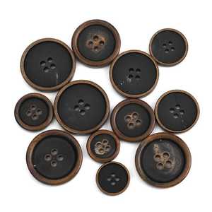 Boutons en corne naturelle véritable à quatre trous, vente en gros du fabricant, accessoires polyvalents unisexe pour costumes, manteaux, vestes et pantalons - Product Image 6
