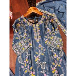 Traje Sharara con Estampado Floral de Diseñador, Cintura Natural y Bordado con Lentejuelas - Product Image 4